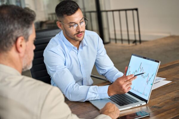 Manager meeting discussing Leadership Risk